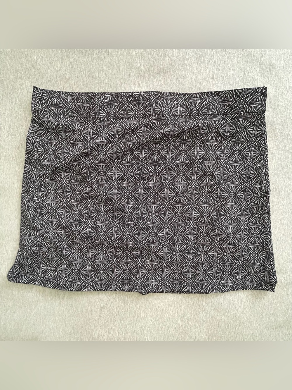 Rip Skirt Hawaii Size 2XL Black/White Geometric Pattern Lightweight Wrap Skirt